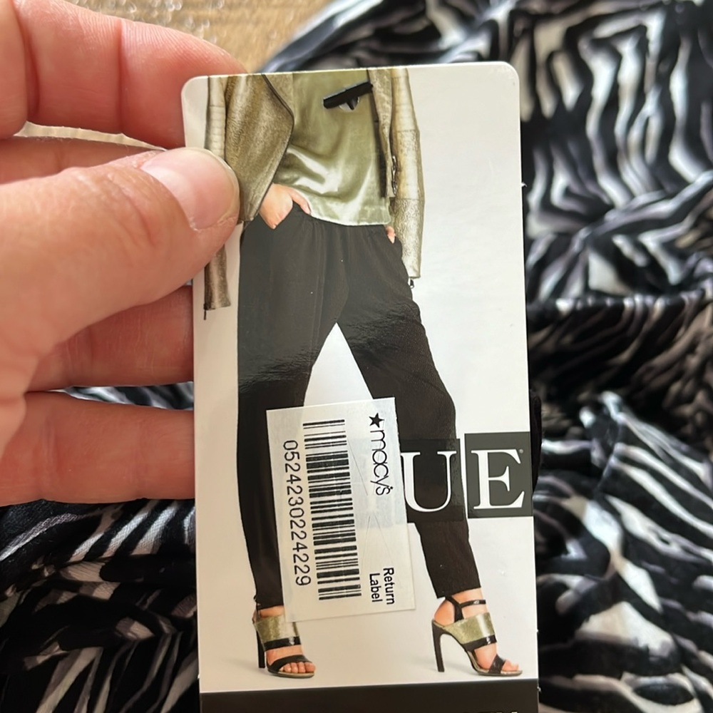 NWT HUE Jersey Relaxed Leggings